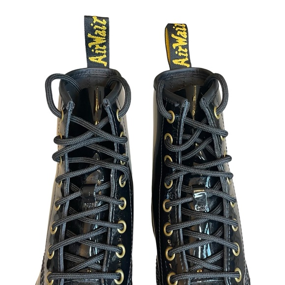 NWOB Women's Dr. Martens Black Patent Leather Combat Boots Full Lace Up Size 7 - Picture 12 of 16
